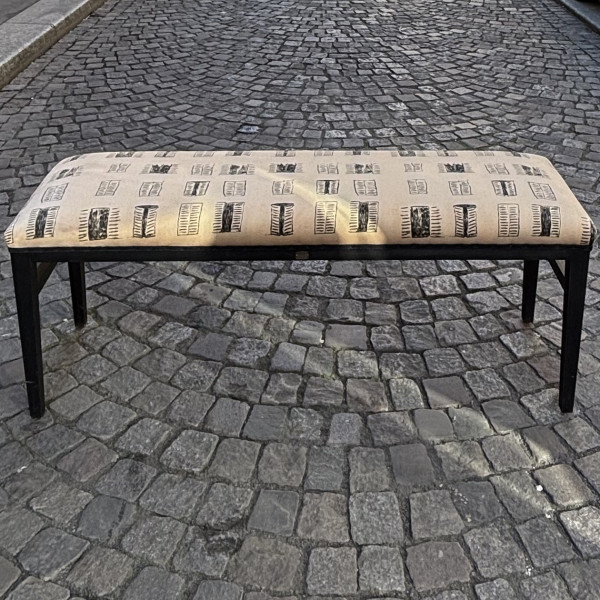 Fenêtre sur cour bench