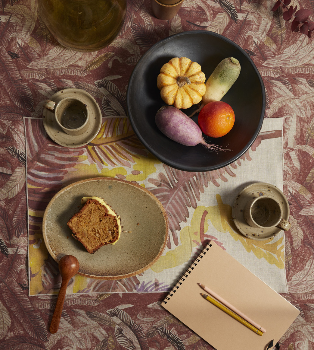 The linen tablemats are coupled in pairs (sold by two), they emphasize the personality of your dishes. 