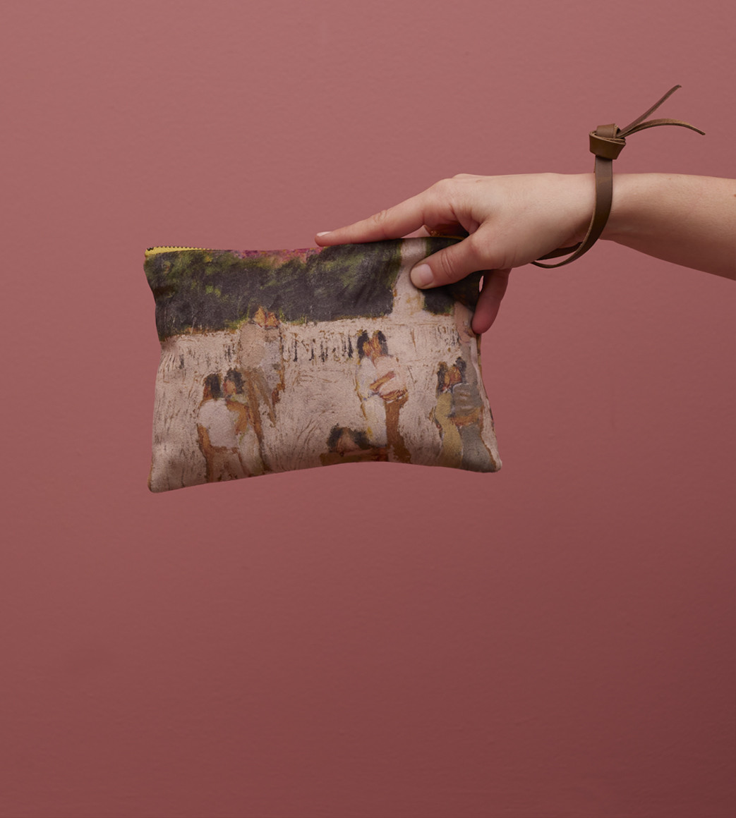 Les indispensables pochettes sont, chez Maison Lévy, des compagnes fidèles qui se plient aux besoins de vos aventures quotidiennes et extraordinaires.ent une personnalité folle à vos assiettes.